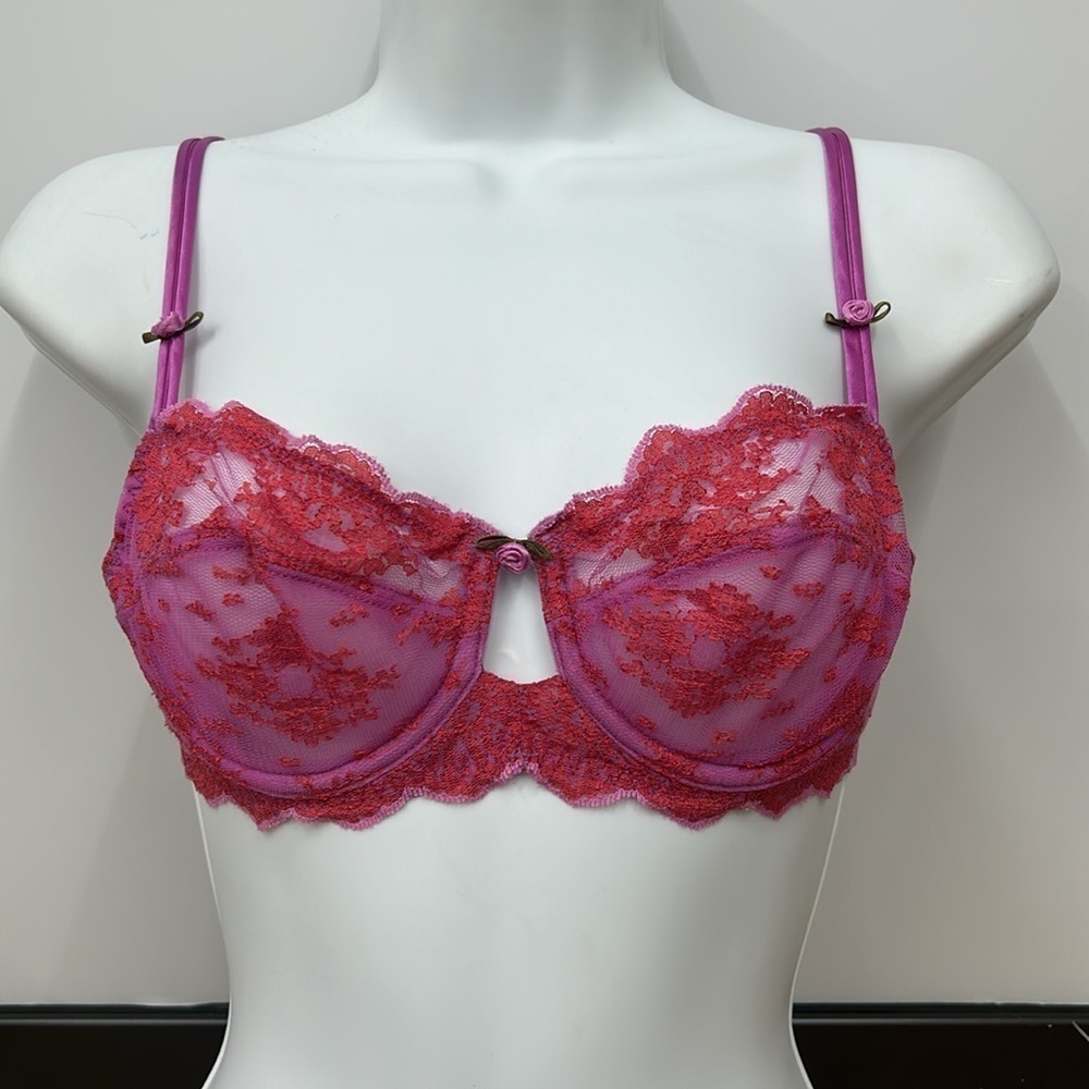 Y2K vintage Victoria’s Secret lace bra 34B